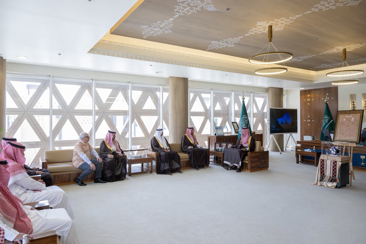 A911TAA's tweet photo. سمو الأمير راكان بن سلمان يستقبل مسؤولي ولاعبي #نادي_الدرعية بمناسبة صعود الفريق إلى #دوري_روشن السعودي للمحترفين.
https://t.co/CynPMpIq8h

#إمارة_منطقة_الرياض
#محافظة_الدرعية https://t.co/wqQWtD0CC4