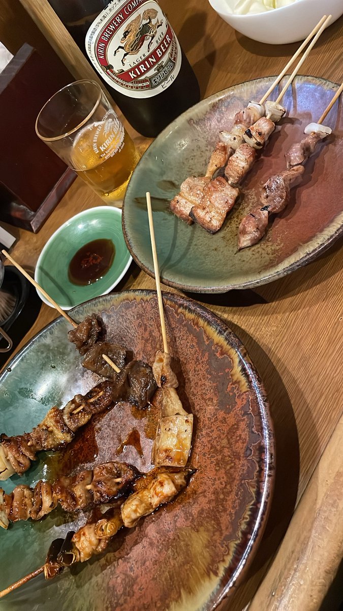 KNTKIK_'s tweet photo. 受付の女子に教えてもらった焼鳥屋さん

最高に旨い

熊本直送の馬刺しがうまかった
ありがとうございます🙏🏻

1本80円笑 https://t.co/EIxfBVvVPc