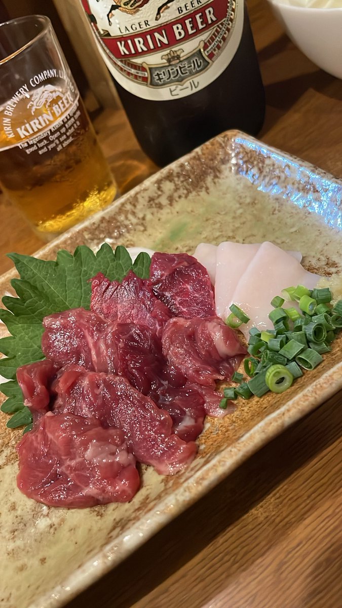 KNTKIK_'s tweet photo. 受付の女子に教えてもらった焼鳥屋さん

最高に旨い

熊本直送の馬刺しがうまかった
ありがとうございます🙏🏻

1本80円笑 https://t.co/EIxfBVvVPc