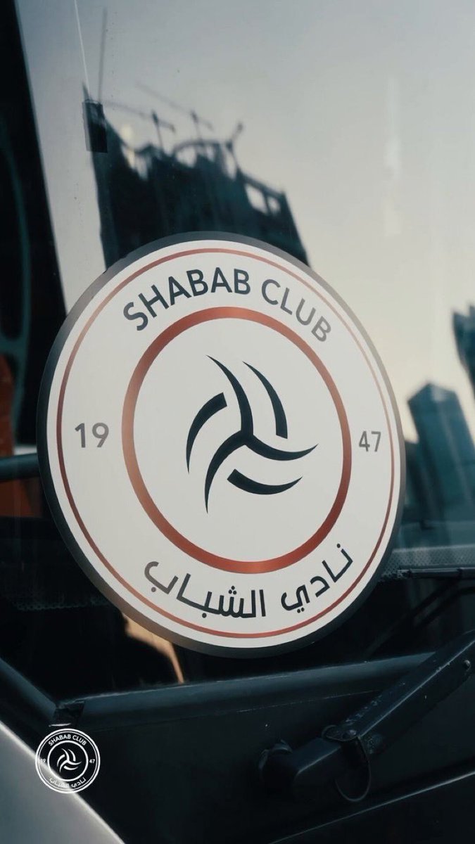 n_m_a_d10's tweet photo. 🚨ملخص ما يخص نادي الشباب 🚨
.
.
يبدو أن معاناة هذا النادي وجماهيره مستمره و ستستمر لسنوات وليس كما ذكر في المؤتمر في أقرب وقت  :
- نادي #الشباب بيئة جاذبة وجاهزة للتخصيص .
- لا يوجد جدية في جميع المتقدمين للإستحواذ على نادي #الشباب من قبل الشركات المتقدمة .
- هناك مرونة من قبل الوزارة في الإستحواذ على نادي الشباب ( بالعقار أو بدونه ) .
- أغلب الشركات المتقدمة مهتمة فالشأن العقاري والابتعاد عن الشأن الرياضي وهذا يضر كثيراً بجماهير نادي #الشباب والوزارة لا تقبل بذلك .
- يجب التأكد أكثر من مره للشركات الراغبة في الإستحواذ على نادي الشباب أنه قادره على تطويره والاهتمام به كونه يملك جماهير و من حق الجماهير ان تخاف على ناديها و مستقبله لذلك لن تتم المغامرة بالإستحواذ قبل التأكد من القدرة الكاملة والإستطاعة على التطوير وليس فقط من أجل الخصخصة .
.
.
✋🏻 مجرد إقتراح ✋🏻 
.
ياسمو وزير الرياضة @AbdulazizTF و رئيس الاتحاد السعودي لكرة القدم @Yalmisehal 
.
١- دعم نادي #الشباب دعم استثنائي يليق به وبتاريخه وبجماهيريه الدعم الذي يواكب باقي الأنزية المخصخصة كون حالته ووضعه استثنائي عن باقي جميع الأندية .
٢- بعد بيع نادي الهلال وخروج اعبائه وتكاليفه من صندوق الإستثمارات العامة لماذا لا يتم معاملة نادي الشباب مثل الأندية الأربعة بدال نادي الهلال يتم إدراج نادي الشباب حتى يتم الإستحواذ عليه لو بعد ٣ سنوات .
لكن لا نملك إلا أن نقول :
كان الله في عون هذا الكيان العظيم #شيخ_الأندية المغلوب على أمره و جماهيره💔
 #مؤتمر_القطاع_الرياضي