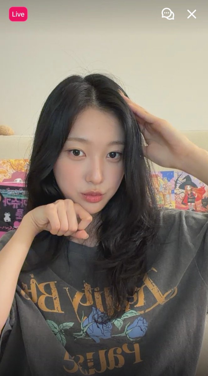 Seal_ppo's tweet photo. 多謝예림언니嘅突擊live💜🥺 https://t.co/yv2Rdf4HpI