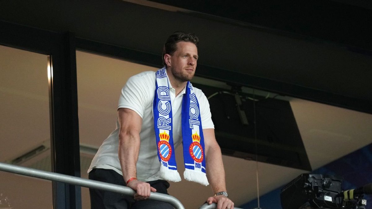 jtyla's tweet photo. En la 1ª vuelta nos dio suerte. El gran error ha sido que @JJWatt  no viniese también al primer partido de la 2ª vuelta en el Estadio. Hay que tenerlo en cuenta para esta próxima temporada. #RCDE https://t.co/qmUPH3ZA6V