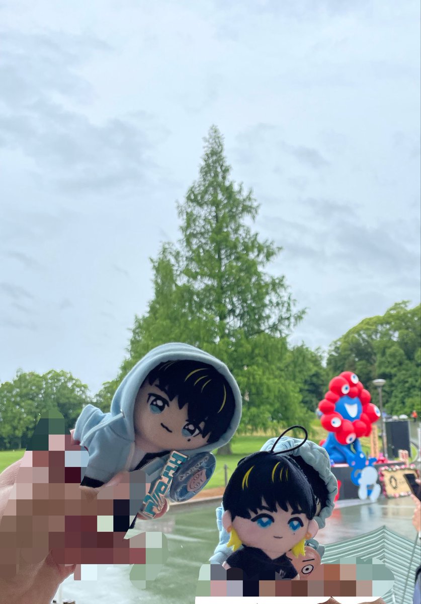 hirohamu4's tweet photo. ただいまー！
楽しかったよー！
私の写真の撮るセンス😂
4枚目なんてぬい隠れてしまってる🙇‍♀️

泥んこで寒かったけど良き思い出！
関西最高ー！

たこ焼きたべすぎたー。
食べ比べしてみたかったのよー🤭

次は、お好み焼きも食べたいなー！ https://t.co/cTYfreHvMa