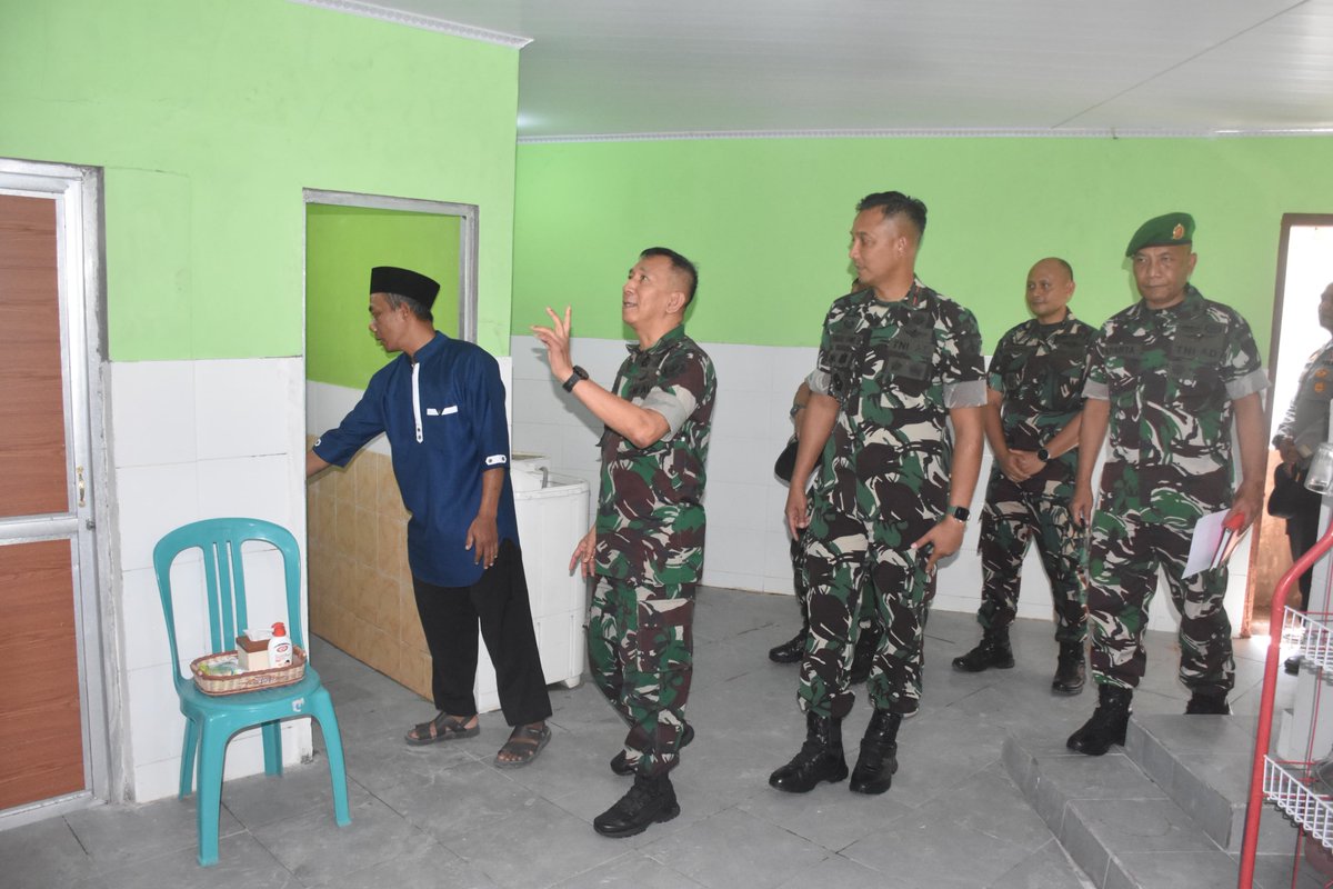 Korem072Pmk's tweet photo. Danrem 072/Pamungkas, Brigjen TNI Yuniar Dwi Hantono mendampingi Tim Sterad yang dipimpin Waaster Kasad Bidang Binter Brigjen TNI Boemi Ario Bimo peninjauan dan penilaian Karya Bakti Rehab Panti Asuhan di Panti Asuhan Cipto Siswoyo, Turi, Sleman, Senin (8/6/2026) https://t.co/iq6b9ty99e