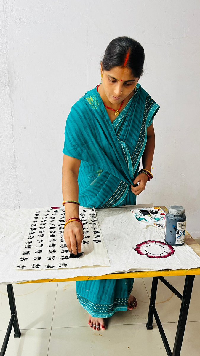 SharmaShradha's tweet photo. Amisha, from Bihar, was told women don’t build businesses. When she travelled and explored, relatives whispered, “She’s getting out of hand.”

She came back to Buxar anyway. And through Maaee Courtyard, she built something no one thought she would - real jobs, real income, and a quiet dignity for women in her community who were never expected to earn.

What they called “getting out of hand” became a movement. One that keeps सूता पेंटिंग - painting from thread - alive and, somewhere along the way, proved something simple: one woman finding her footing usually helps another find hers. #womenofbihar