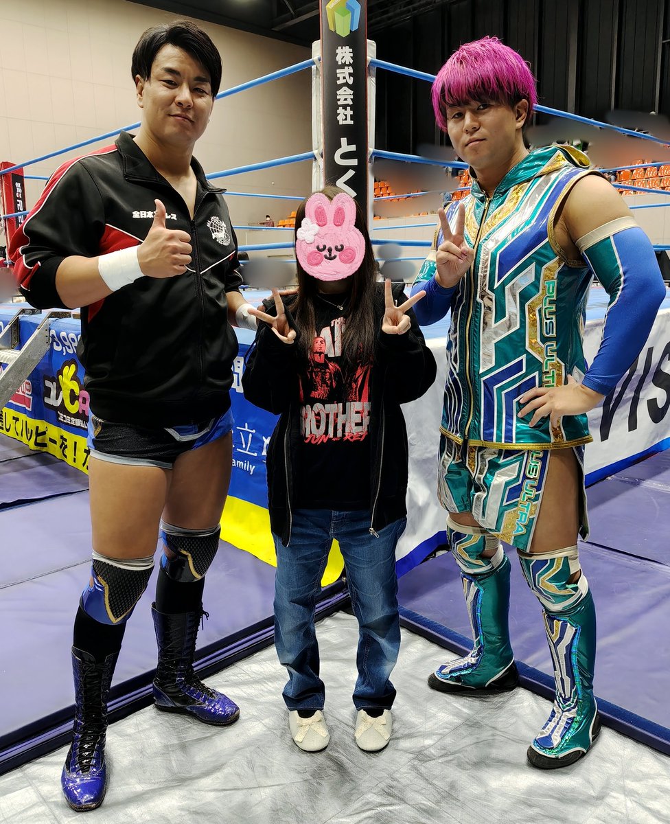 Lapure07's tweet photo. 角田大会の思い出
青柳兄弟に挟まれるという豪華な撮影会。
めちゃくちゃ良い匂いがしました…！震 https://t.co/rDFHCHmWqx