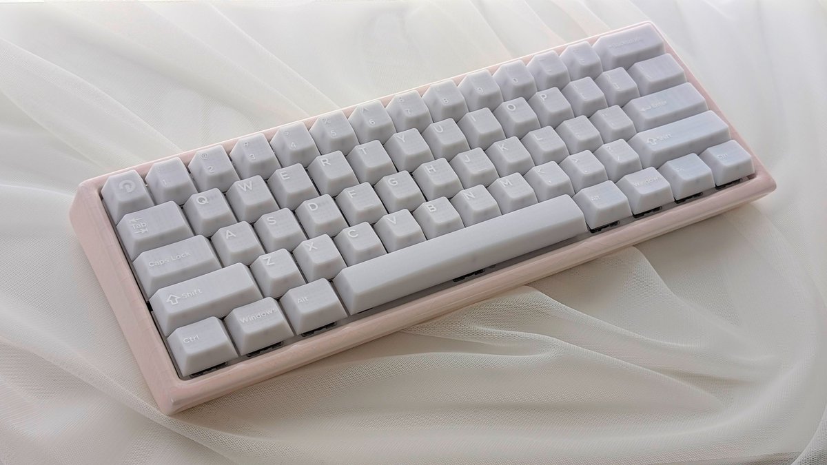 n11__'s tweet photo. My new custom keyboard ⌨️
▫️PCBA : Wooting 60HE v2 Module
▫️Switches : KeyTok NOVA
▫️Keycaps : Domikey Pearl
▫️Case : Cerakey Peak60 Ceramic Keyboard Case https://t.co/qA3peOmsYT