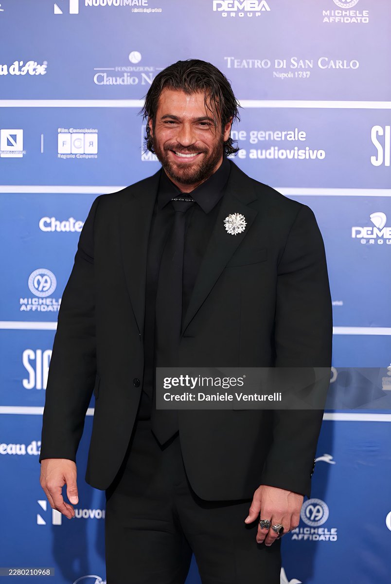 BDebaillif's tweet photo. Good morning to you all fandom and happy Monday and new week. After such a wonderful and awesome weekend for our prince,  we are very happy for him. Let's keep on enjoying his shines 🌞❤️👏🏻👏🏻
#CanYaman https://t.co/uP1NLu0JrX