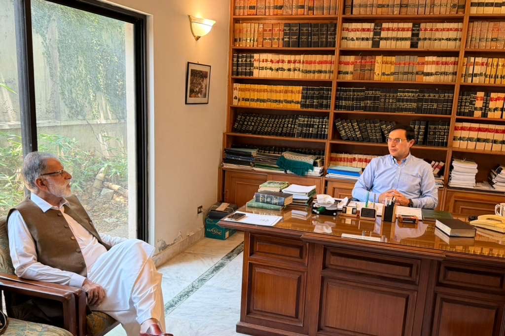 BarristerGohar's tweet photo. چیئرمین پاکستان تحریک انصاف بیرسٹر گوہر علی سے صدر پاکستان تحریک انصاف آزاد کشمیر و سابق وزیر اعظم سردار عبد القیوم نیازی اور چیف آرگنائزر چوہدری حمید پوٹھی کی اہم ملاقات 

راولاکوٹ میں امن و امان کی سنگین صورتحال ، آمدہ الیکشن سمیت مجموعی سیاسی صورتحال پر تفصیلی گفتگو https://t.co/1IksldDNrb