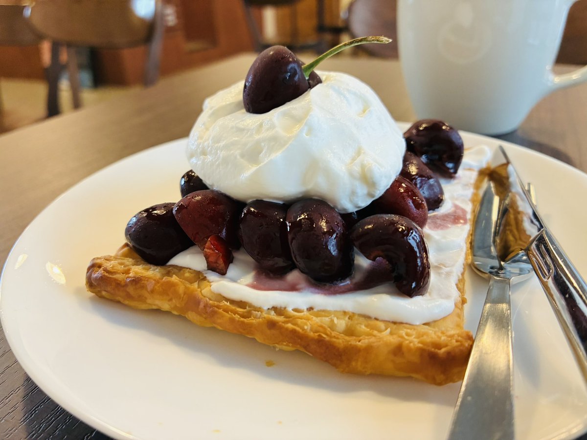 tiida_jun's tweet photo. 大好きな🍒の季節はあっという間に終わっちゃうからね、
こんなん見つけたらすぐに食べに行くのよ😍 https://t.co/6bKGggWsvX