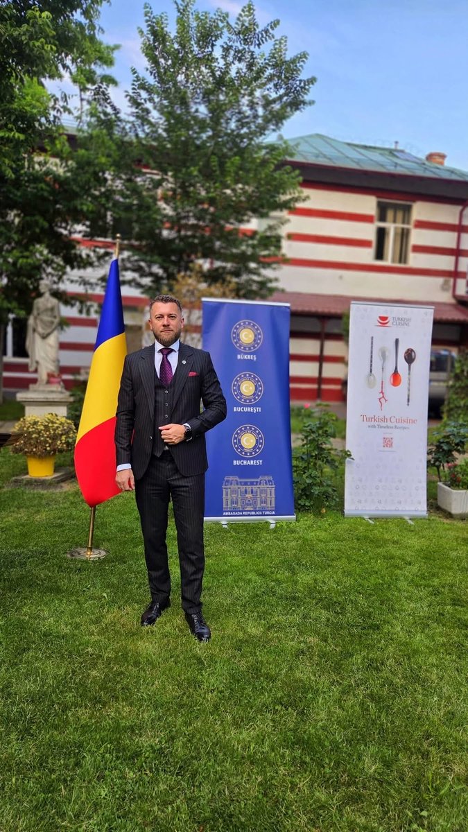 Calin__Groza's tweet photo. În actualul context geopolitic, apreciez în mod deosebit invitația Ambasadei Turciei în România la evenimentul găzduit în grădina ambasadei.

 Astfel de manifestări diplomatice au un rol important în consolidarea relațiilor dintre state, încurajând dialogul, cooperarea și apropierea dintre comunități prin intermediul schimburilor culturale și instituționale.
#calingroza
#deputat
#maramures
#diplomație
#impreuna