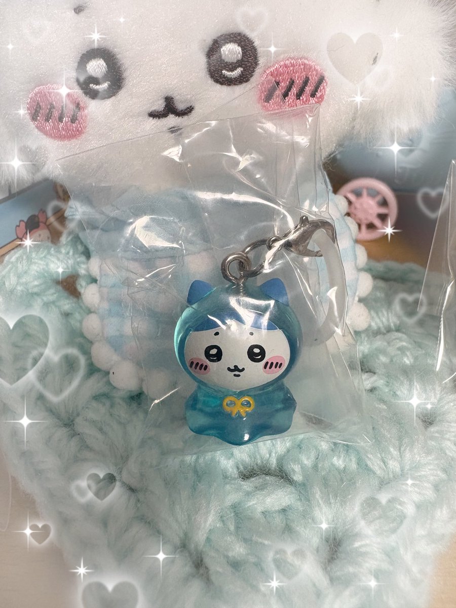 api35153797's tweet photo. うーちゃんにめ、めじるし🎁いただきまして😭
初めて手にしためじるし…涙ちょちょぎれる😭
ホントにありがとう😭
先住のめじるしワレちゃんと並んで…るんだけど向きが🤣
ちぃちゃんも一緒に譲ってもらって幸せ🥰
交換してくれたちぃちゃんの缶バもかわよ〜🥰🩷 https://t.co/grPGCluFDk