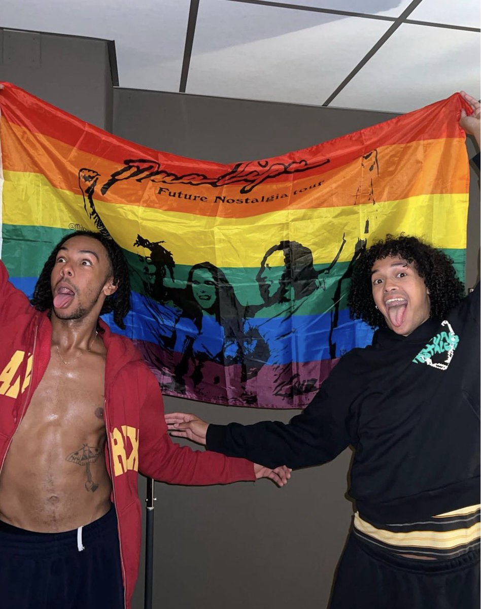 yk2aii's tweet photo. the dancer 🏳️‍🌈 https://t.co/n0uPwXDY6X