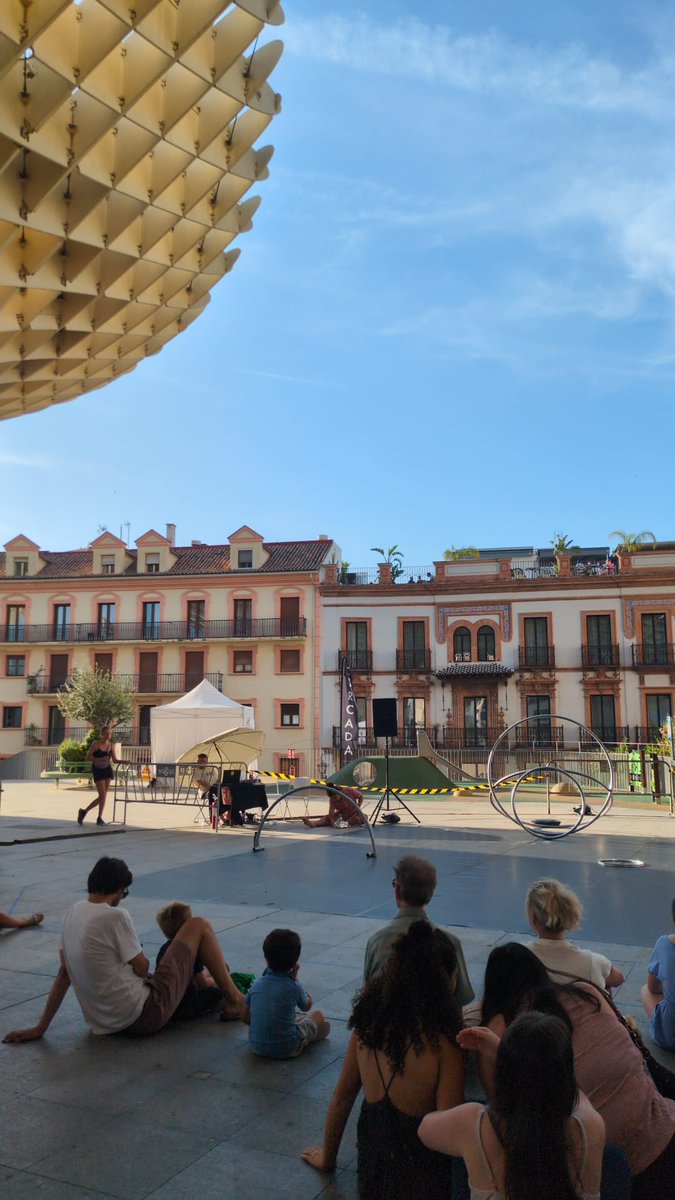 MADferia's tweet photo. MADferia está presente estos días en el Festival Internacional de Circo Contemporáneo de Sevilla, con nuestra programadora artística, María Sánchez de la Cruz.

¡Gracias al equipo de @circada por la acogida! 🎪 https://t.co/bdJkicMOMP