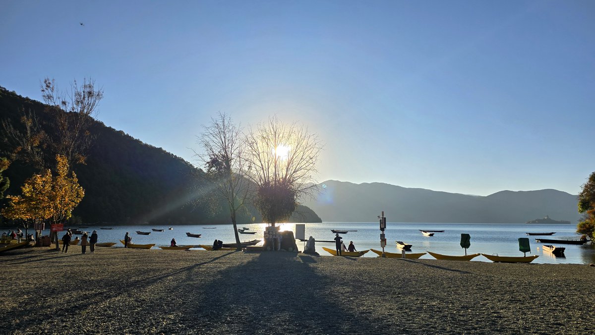 DuckDynastyGold's tweet photo. Our campus photography club is hosting a weekend sunset shoot at West Lake! All members and newbies are welcome. Meet at the north gate at 5 PM on Saturday—bring your cameras and capture golden hour vibes! https://t.co/tcDZmBuusd