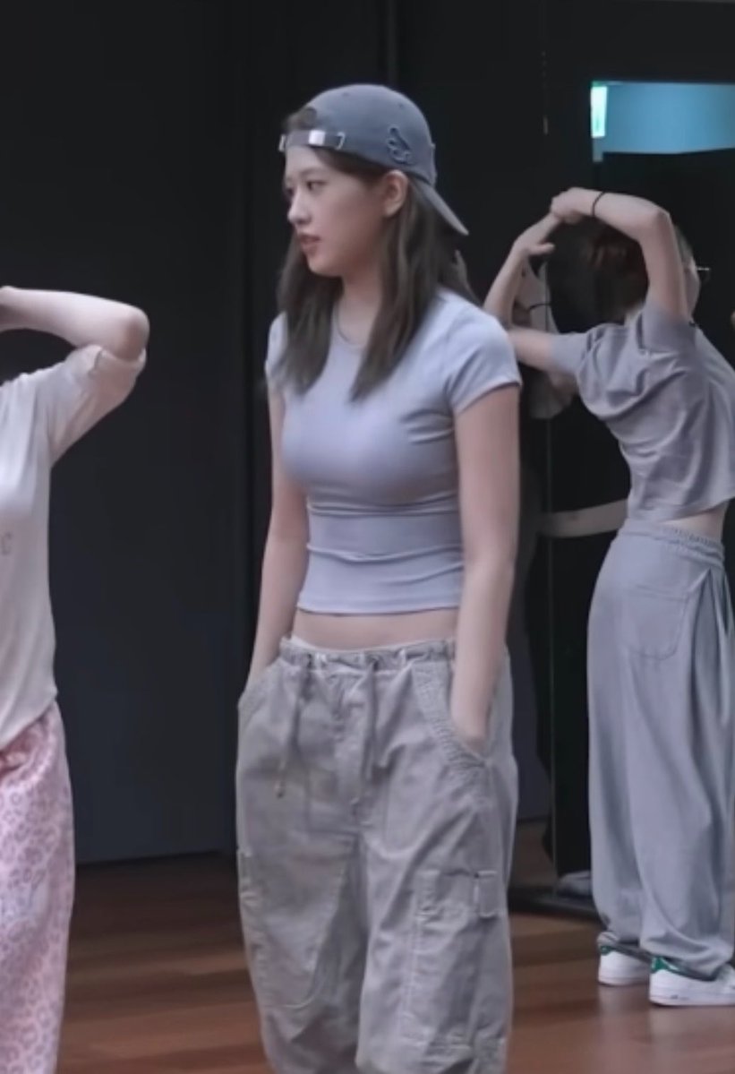 207ctrl's tweet photo. yuna kalo ilkom katingnya yujin WKWKWK banyak kesamaannya: pake baju seadanya, both kebo sering sampe kelas mepet, muka ga diapa²in jadi 120% keliatan baru bangunnya, laper MULU, tinggi, anak voli dua2nya, walaupun mereka tengil tapi anak mami, langganan divisi perkap https://t.co/vOoDJXgMPj