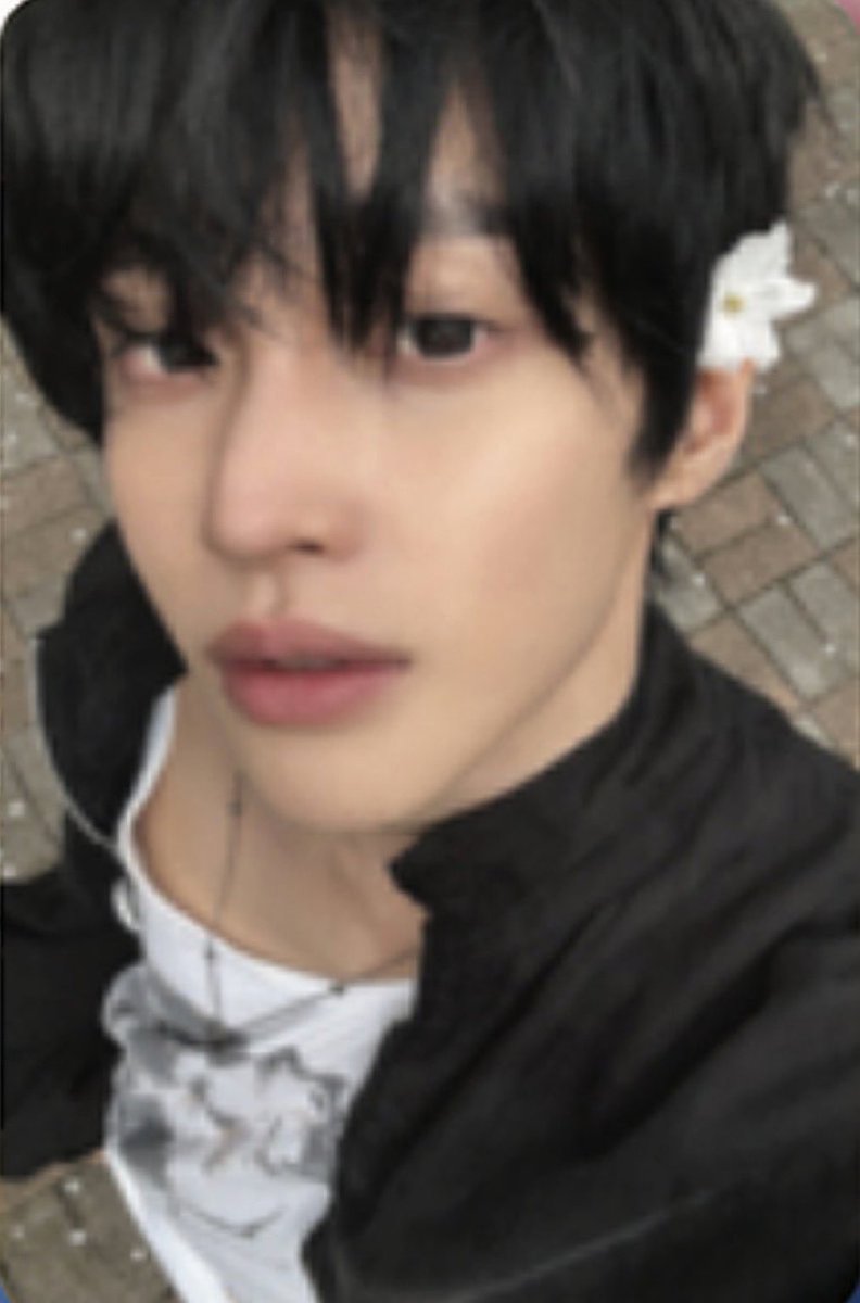 b_1bin_'s tweet photo. 나이거………. https://t.co/UNuNpg65OE