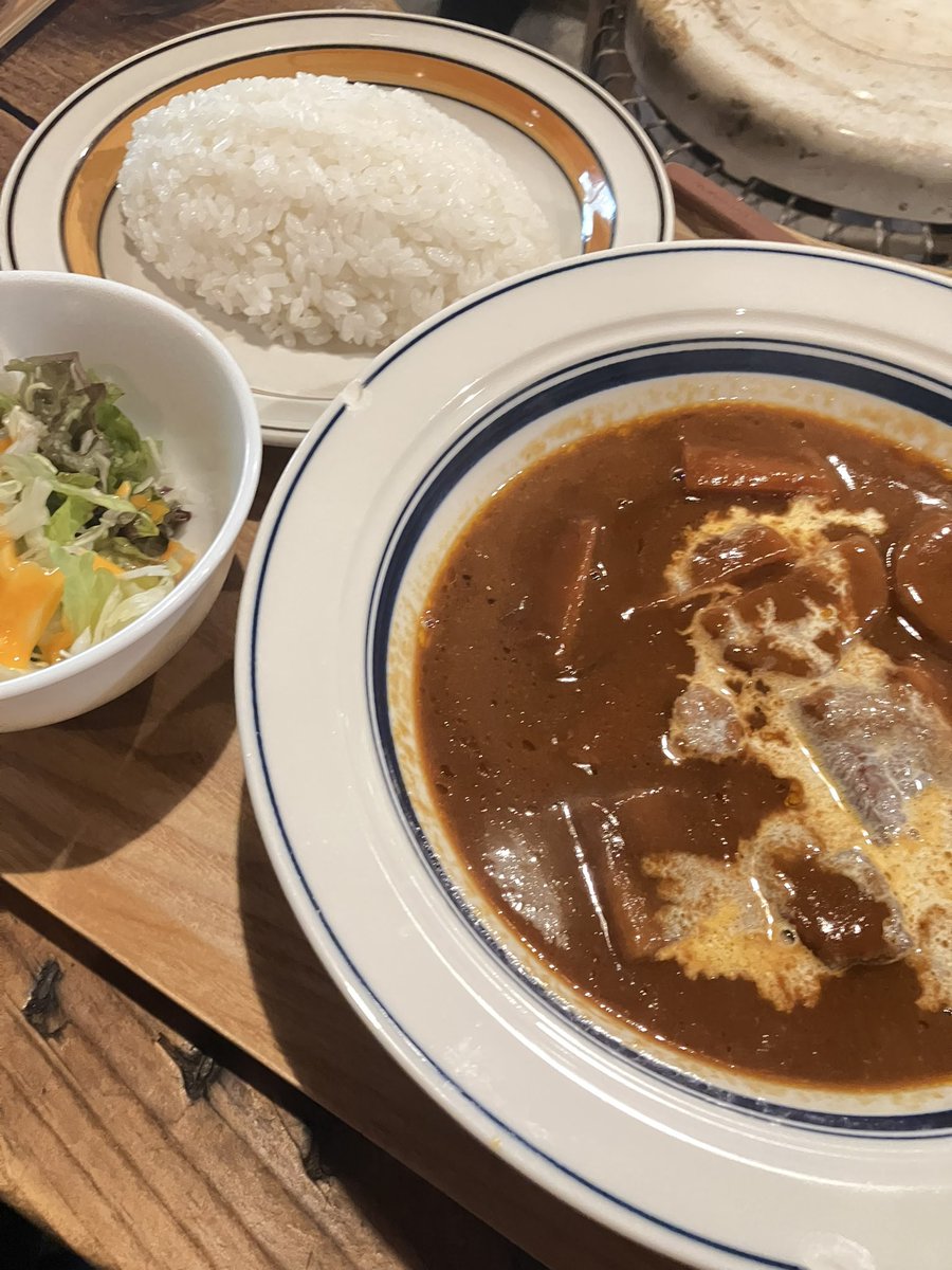 Perfect_Uron's tweet photo. 噂のオーレン小屋や黒百合ヒュッテも行きました。ボルシチ！ビーフシチュー！美味しい！ https://t.co/bf7yw4ZygF