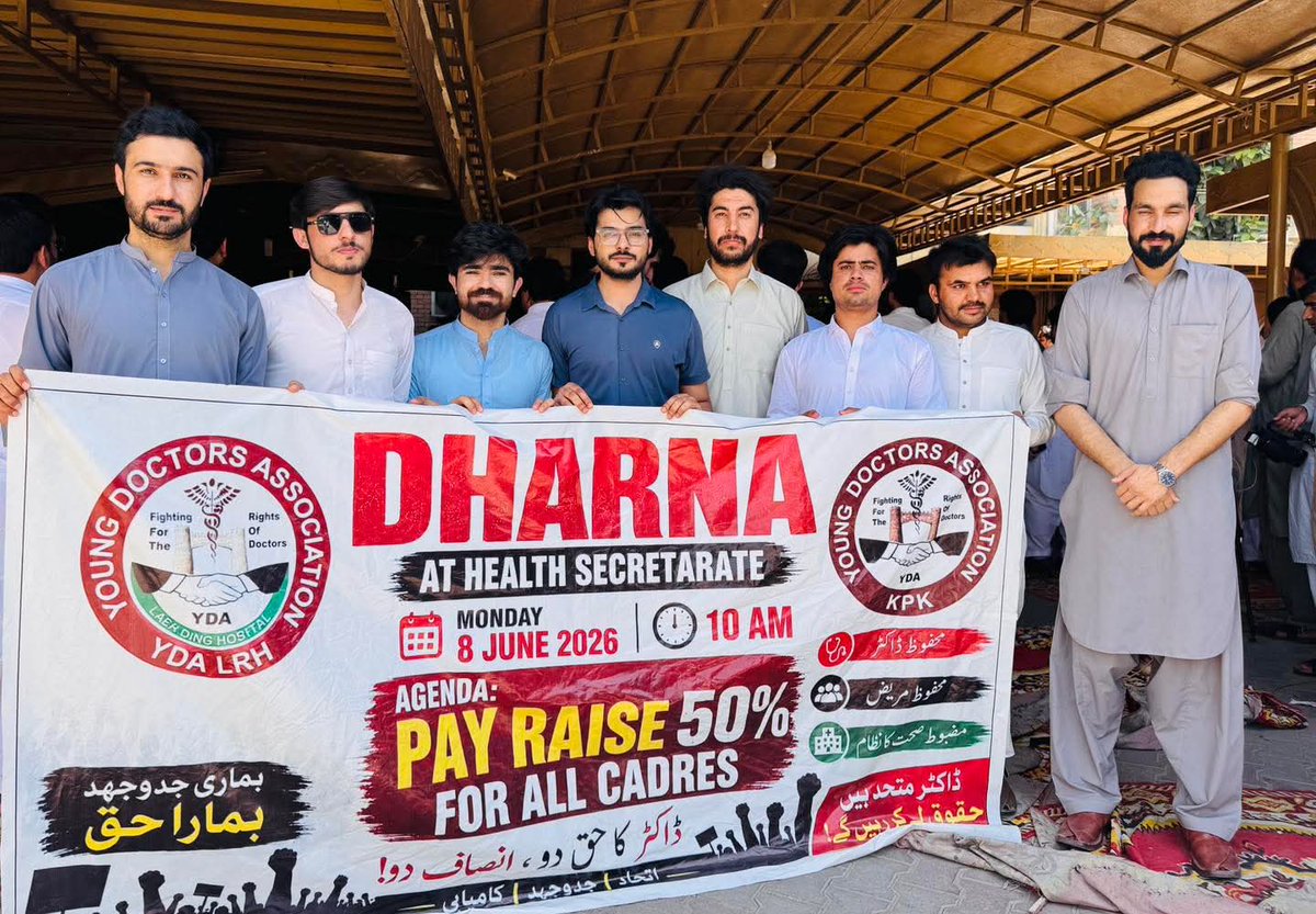 majid_4033's tweet photo. Fresh images from the YDA Dharna for #PayRaise!

#PayRaiseForDoctors https://t.co/5eTK5GOHju