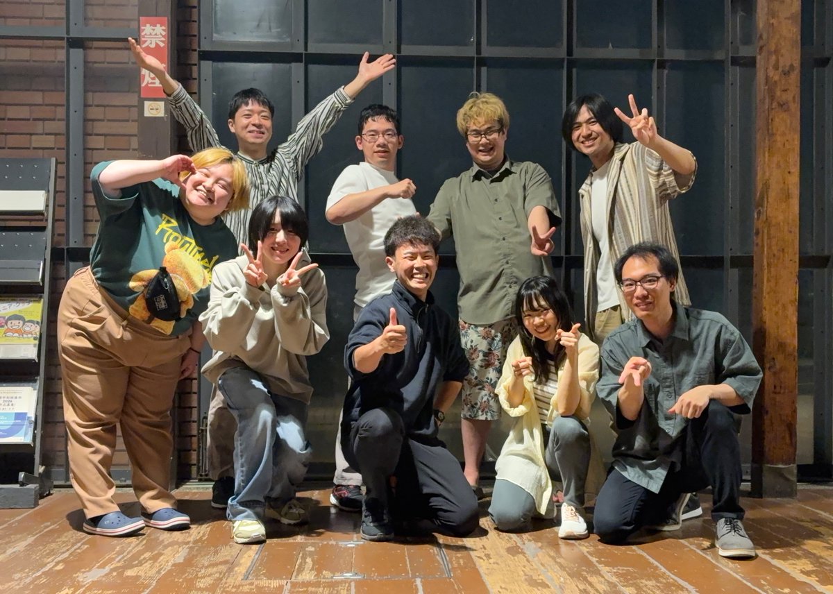 ROMANCE966's tweet photo. 浪漫好大集合‼️
メンバーが全員揃ったので記念撮影をしました✨️

最近知ってくださる方もいるので自己紹介✋

浪漫好は現在9名で楽しく活動しています☺️

お芝居やったり、裏方をしていたり、VTuberがいたり
幅広く活動しています！

これからも、演劇ユニット浪漫好を
宜しくお願いいたします！🙇‍♀️ https://t.co/3sRroDe59P
