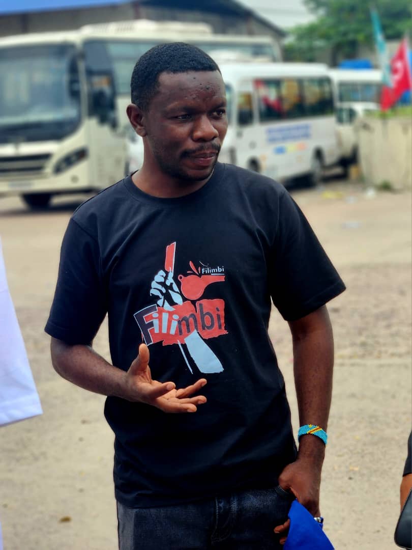 MuyisaChrist07's tweet photo. J'ENFILE MA TENUE ET MON ARME CITOYENNE 📢 POUR DÉFENDRE LA DÉMOCRATIE, LA LIBERTÉ ET L'ALTERNANCE 

Le 12 juin 2026 est une journée qui s'annonce très mouvementée et chargée d'engagement citoyen pour tout démocrate épris de paix, de justice et de dignité. 

C'est un jour de la résistance où nous serons vêtis les insignes du drapeau de la République Démocratique du Congo🇨🇩 devant le Palais du Peuple @AssembleeNatRDC et @senatrdc.
Dans ce palais, symbole de la démocratie siège nos serviteurs représentants (Députés et sénateurs) qui sont au cœur des débats législatifs qui engagent notre survie et notre avenir. 

Chers compatriotes, préparons bien nos baskets, car les journées de mobilisation citoyenne demandent souvent beaucoup d'endurance et de moral animé par des chants patriotiques, marches et bousculades.

 Que les forces de défense veillent à leur mission de maintien de l'ordre public et d'encadrement des manifestations pacifiques et non-violentes. @comgenpnc et @FARDC_officiel  Forces Armées de la RD Congo 

Nous restons mobilisés et prudents dans ce processus de sensibilisation pour empêcher que les infiltrés des membres de l'union sacrée et forces du progrès ne perturbent cet objectif contre le changement de la Constitution pour détourner l'attention et accuser de connivence avec le M23 ou le Rwanda comme ça, reste le marketing et la propagande politique du régime. 

Qu'il s'agisse des journalistes, artistes, politiques, sportifs, commerçants ou chômeurs nous sommes appelés au rassemblement patriotique pour exprimer au monde entier notre attachement à la défense du Pacte social qui est la Loi fondamentale.

Le peuple Se prend en charge !
Le peuple gagne toujours !

Non au changement de la Constitution 
2 mandats suffisent,

@Presidence_RDC 
@fatshi13 Antoine Tshisekedi 
@DSESANGA @MikeMukebayi 
@MartinFayulu @kabund_jmkkrock