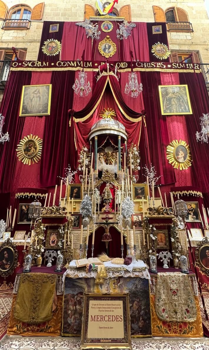 AntonioJos46180's tweet photo. El grupo de Nuestra Señora de las Mercedes ha realizado el altar más digno para la procesión del Corpus Christi en Jaén que recuerde. Tras este altar hay muchísimo trabajo detrás y grandes artistas que no son valorados. El orgullo que siento es mucho, el altar no puede ser mejor. https://t.co/gVdXCCcPsM