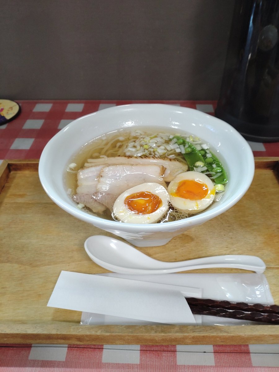 nQgWpDGjCP7LBmw's tweet photo. ぽぽぽ食堂
熊本県熊本市東区三郎1丁目
中華そば淡麗（白しょうゆ）
何かチャーシューが説明出来ないけど特徴ありでした😋
そして途中でゆず入り七味
これいいね🤭
ご馳走様でした☺️
#ぽぽぽ食堂 #中華そば #淡麗 #中華そば淡麗 #ゆず入り七味 https://t.co/c09qBNyJdM