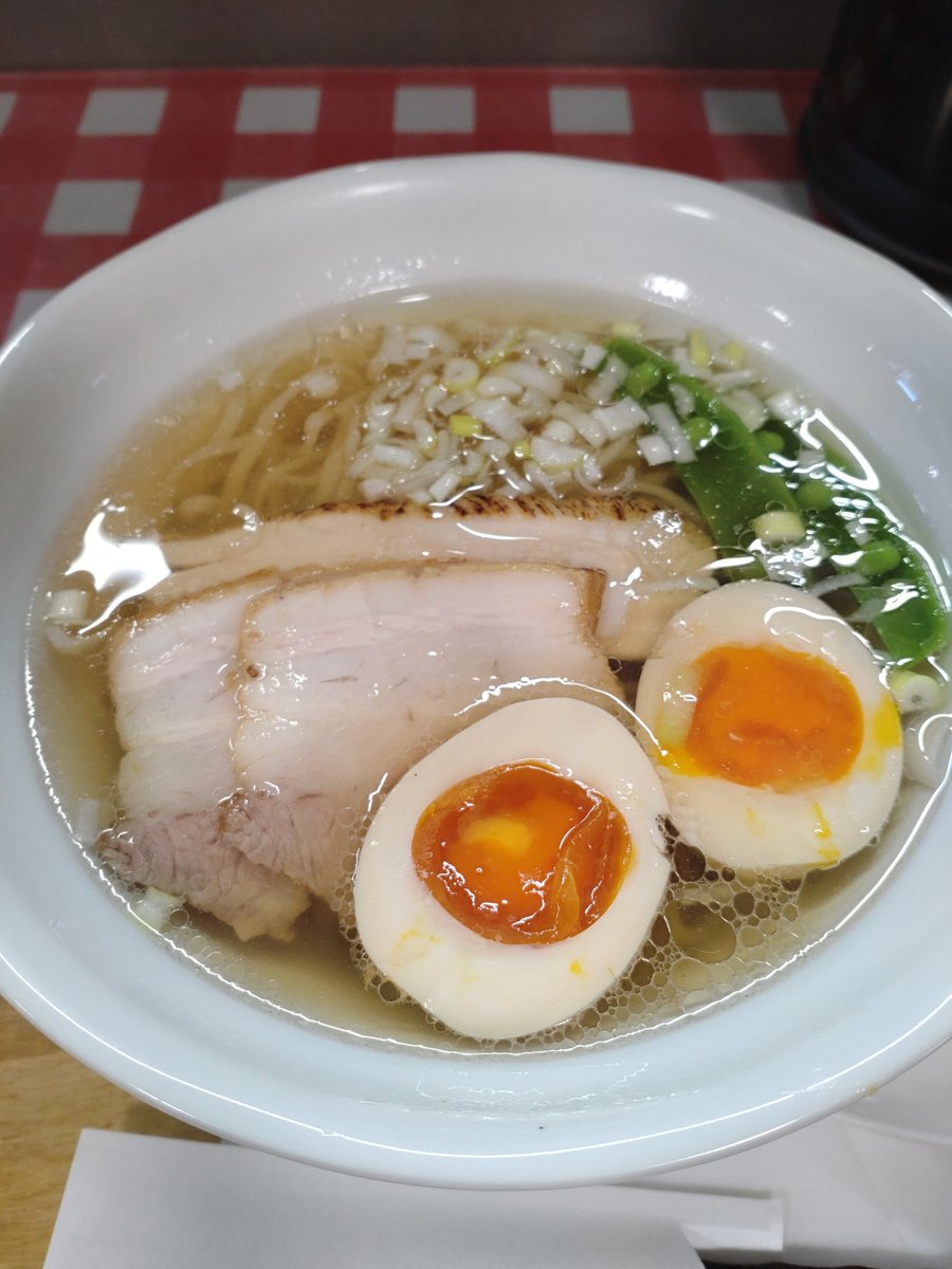 nQgWpDGjCP7LBmw's tweet photo. ぽぽぽ食堂
熊本県熊本市東区三郎1丁目
中華そば淡麗（白しょうゆ）
何かチャーシューが説明出来ないけど特徴ありでした😋
そして途中でゆず入り七味
これいいね🤭
ご馳走様でした☺️
#ぽぽぽ食堂 #中華そば #淡麗 #中華そば淡麗 #ゆず入り七味 https://t.co/c09qBNyJdM