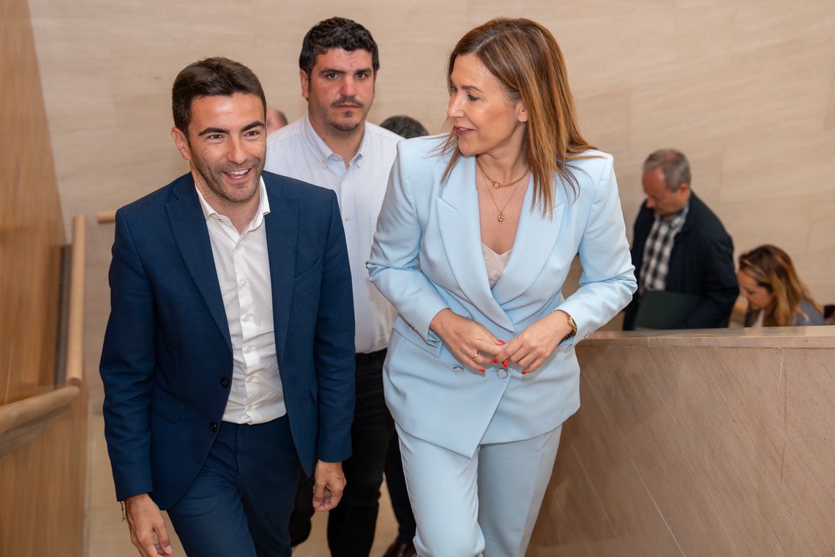 pedro_casares's tweet photo. Junta Local de Seguridad de Medio Cudeyo con la alcaldesa, María Higuera.

Las infracciones penales han descendido un 4,8% y la criminalidad convencional un 8,1% en 2025.
 
Trabajamos con todos los ayuntamientos para hacer de #Cantabria uno de los lugares más seguros del mundo. https://t.co/263TSySUSa