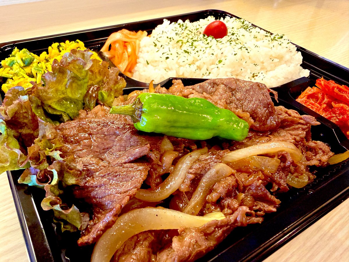 curry_siesta's tweet photo. しえすた、夜も営業中です。
焼肉弁当に使用してきるお肉はステーキやすき焼きに使用するプライムビーフと肩ロース。柔らかくてメチャウマです！
ウーバーでもご注文いただけますので是非！

https://t.co/FVe1qKe1vo https://t.co/Clpyd5s3z3