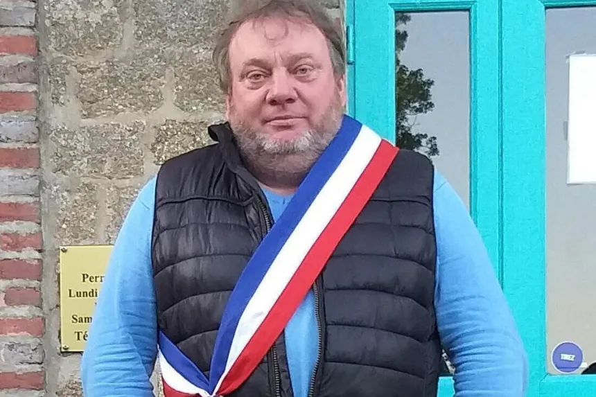 titibellini's tweet photo. Voici une petite liste de maires pédophiles ⤵️

Edgar Moulin (maire de Saint-Ellier-les-Bois) qui à été mis en examen pour : 

- Viol sur mineurs

-Recours habituel à la prostitution de mineurs

-Détention d’images pédopornographiques