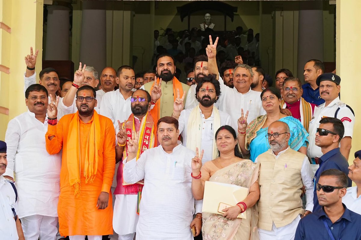 LJP4India's tweet photo. बिहार विधानमंडल परिसर में जनाब अशरफ अंसारी जी ने बिहार विधान परिषद द्विवार्षिक चुनाव-2026 के लिए NDA समर्थित लोक जनशक्ति पार्टी (रामविलास) के रूप में नामांकन दाखिल किया।

इस अवसर पर माननीय मुख्यमंत्री श्री @samrat4bjp जी, लोजपा(रा) के राष्ट्रीय अध्यक्ष सह केंद्रीय मंत्री आदरणीय श्री @iChiragPaswan जी , केंद्रीय मंत्री श्री @LalanSingh_1 जी , जदयू के कार्यकारी अध्यक्ष श्री @SanjayJhaBihar जी एवं बिहार प्रभारी सह माननीय सांसद श्री @ArunBhartiLJP जी एवं NDA के सभी वरिष्ठ नेतागण मौजूद थे।

#NDA4Bihar #ViksitBihar