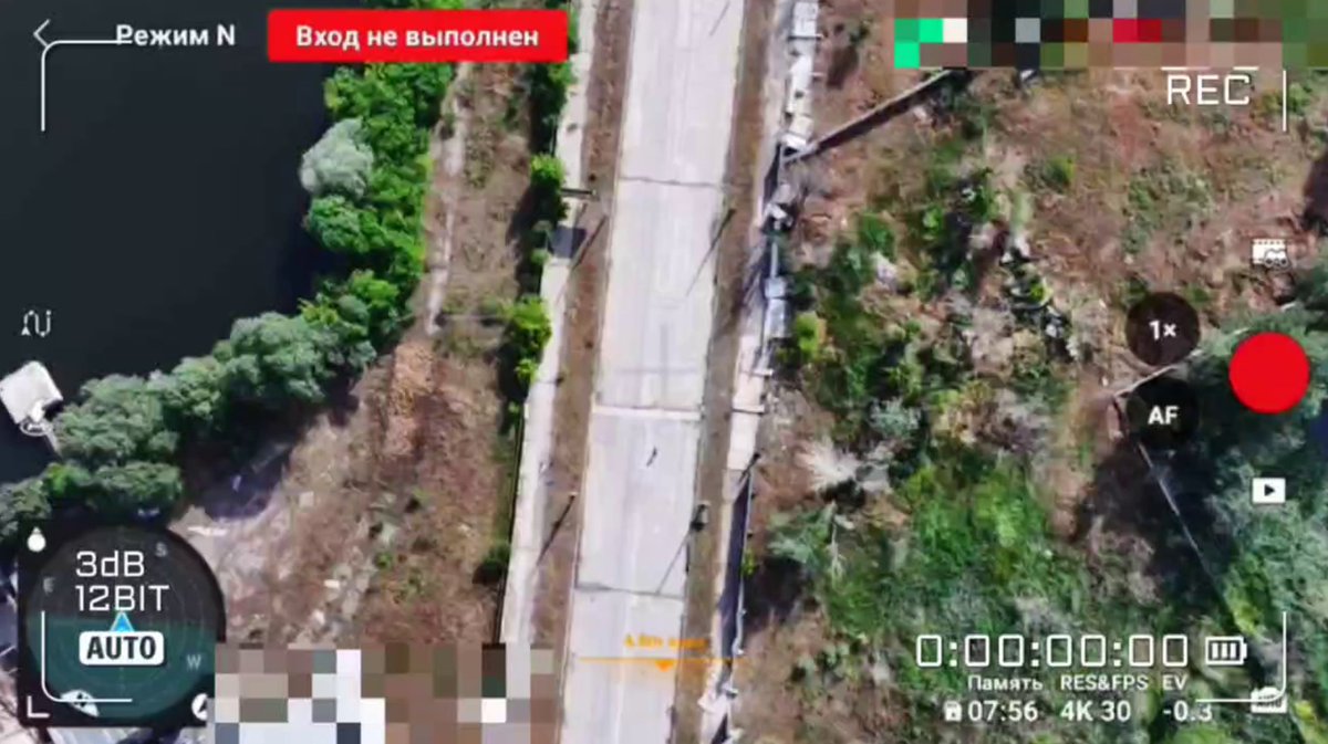 99Dominik_'s tweet photo. A Russian drone dropped grenades on a person in Kherson.

46.619668, 32.591651
Kherson, Kherson Oblast, Ukraine
@GeoConfirmed @UAControlMap @Cen4infoRes @AndrewPerpetua https://t.co/FaaMgBNs74