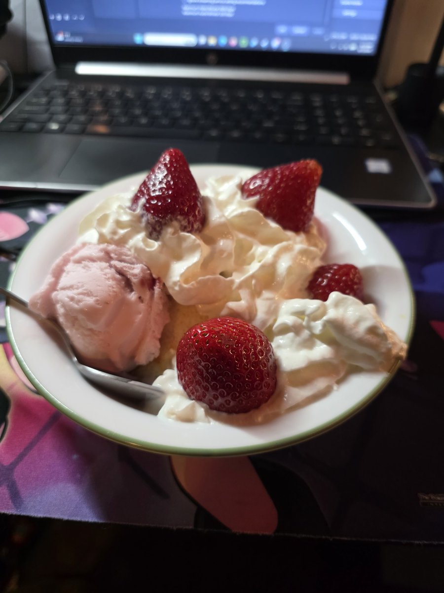 aSimpleCalico's tweet photo. Also my cake!! And ice cream!! https://t.co/hkLtI6Irvs