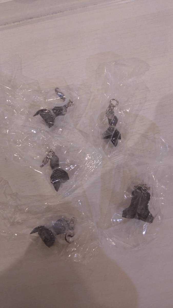 _Torippi__2's tweet photo. ロックモチーフ めじるしアクセサリー ガチャガチャ交換　

【譲】Dress×4、Boots

【求】Bass ≫ Heart

郵送優先
25日以降大阪市内にて手渡し可能
お心当たりの方はお気軽にお声掛けください https://t.co/vgYGkqooUd