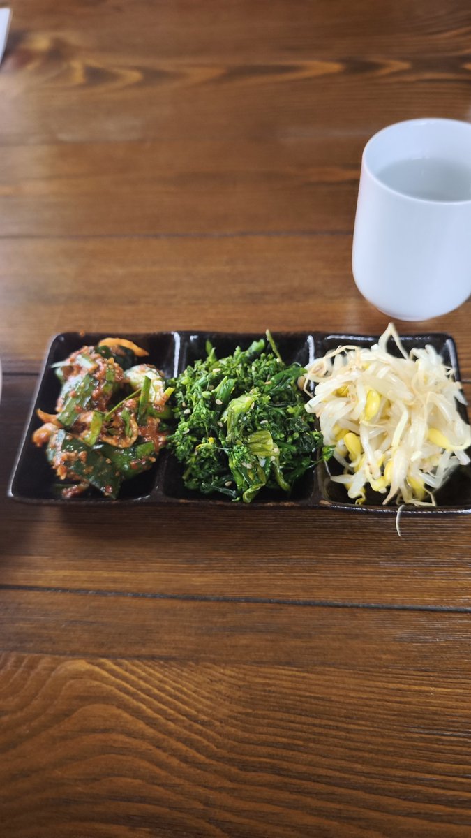 lld8911's tweet photo. 銀行記帳の帰りに気になていた韓国料理屋の家族亭さんへ初訪問
石焼きビビンバを頼み食べながら話をしていたが周辺のお知合いやお客さんにお声がけしてくれるとのこと☺️
店舗チラシ持って無かったのでメニューに多分無いスペシャルチヂミを夕方テイクアウト注文🥰海鮮チーズにズッキーニ入り美味しい https://t.co/F9du4Hrpwl