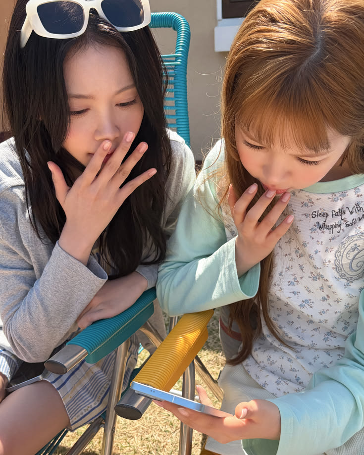 Hearts2Secret's tweet photo. Love this duo 🩵🍋
#Carmen #Yeon #Hearts2Hearts https://t.co/jxnAdC6uaa