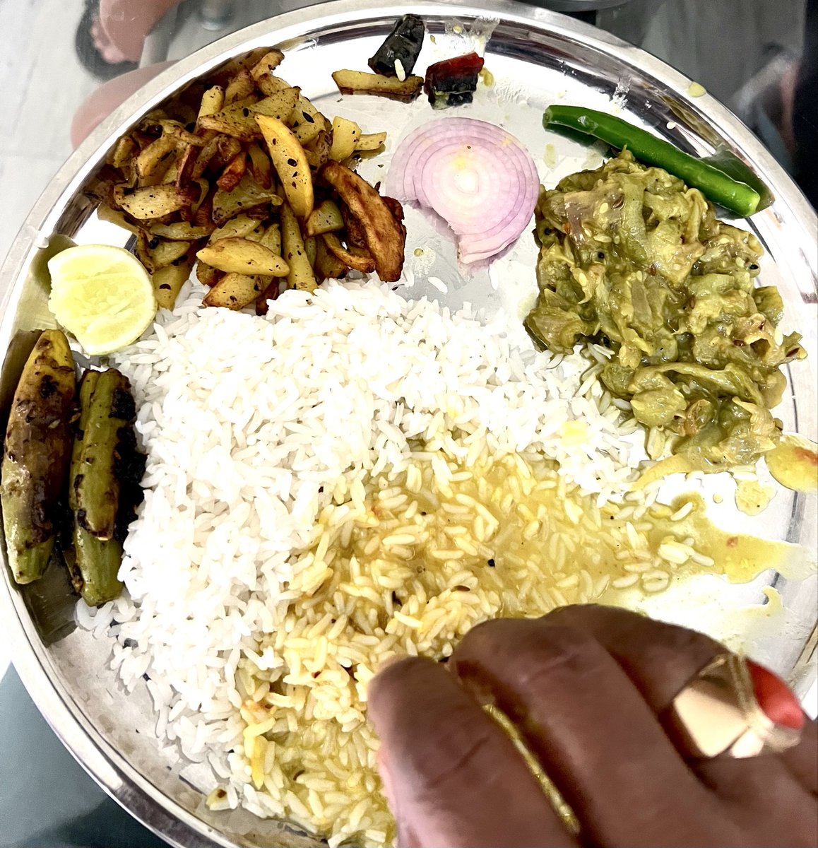 prashantbjp69's tweet photo. बहुत दिनों बाद आज घर का खाना खाया, 
सचमुच संसार का सबसे स्वादिष्ट भोजन यही है । https://t.co/IOHuIVOQvH