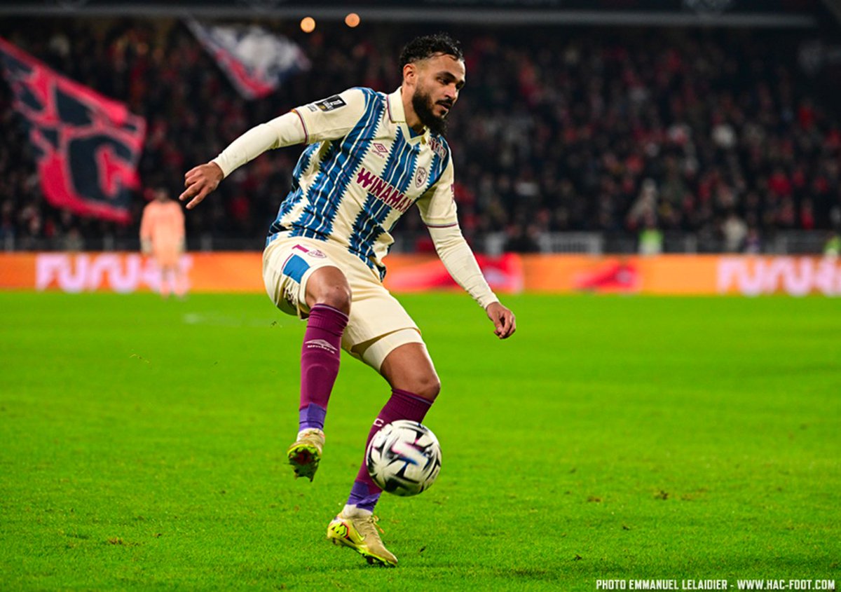 NextGen_Morocco's tweet photo. 🤔🇲🇦 Beaucoup réclament déjà Boufal, Driouech ou d'autres noms pour remplacer Abde

Mais il y a un élément important que beaucoup oublient.
La plupart de ces joueurs sont en vacances depuis près de trois semaines et n'ont plus le rythme de la compétition ni celui du groupe⏳

À l'inverse, Amine Sbai est déjà sur place 🇺🇸

Évidemment, certains joueurs possèdent davantage d'expérience internationale

Mais dans une compétition aussi courte qu'une Coupe du Monde, arriver prêt physiquement et intégré au groupe peut faire une énorme différence

Attention à ne pas sous-estimer Amine Sbai !

#DimaMaghrib