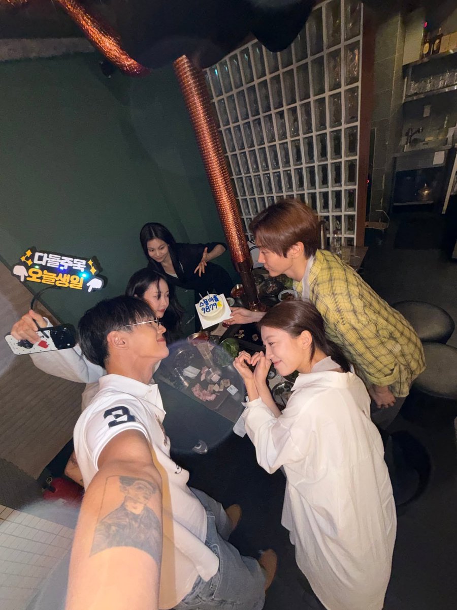 anna_beeeeeeee's tweet photo. スングァンちゃんInstagram🍊
98zの写真も見せてくれてありがとう🫂🫂🫂スングァンちゃんが大切な人たちに囲まれていて幸せだなぁ https://t.co/hZeNnG4Hpx