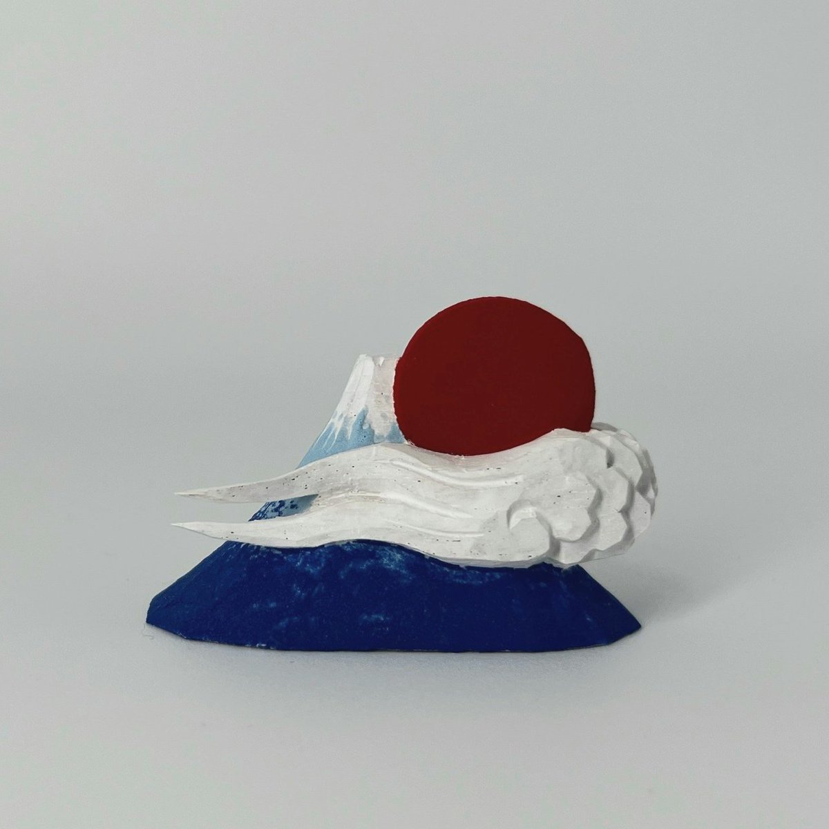 maeta2007's tweet photo. 縁起物「富士」を試作しました。
一刀彫で風景をテーマとした作品はあまり見たことがないので、試行錯誤しながら形にする過程が楽しかったです。 https://t.co/1JX030Dyqh