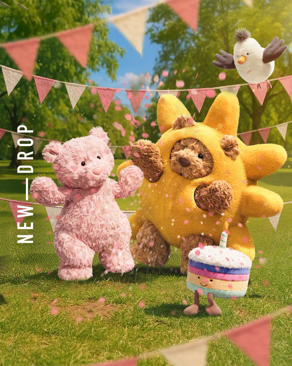jellycatlondon's tweet photo. To celebrate Bartholomew Bear’s Birthday, Leola has made him a Sun Outfit! Have a look on our official websites💙🐻

#jellycat #bartholomewbearsbirthday #sharingjoy https://t.co/syNtwN4lYh