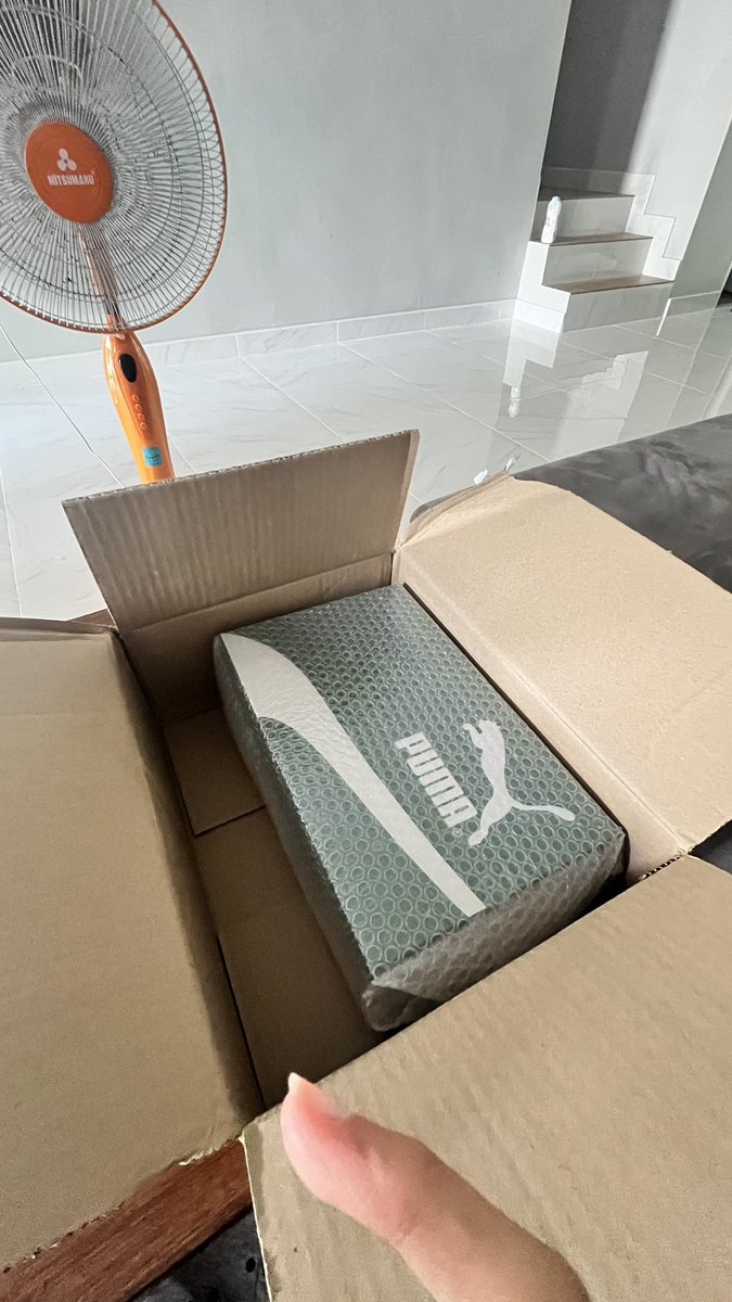 pidddd62099's tweet photo. ส่งต่อ puma speedcat og มือหนึ่ง ลองไซส์ พอดีเกินไป ไซส์ 5.5 uk 6.5 us เท้าเรา39 ใส่พอดีแต่อยากเผื่อ ใครเท้า38-38.5 น่าจะพอดี ส่งต่อ2300 บาทค่ะ #ส่งต่อรองเท้า #PUMATH #pumaspeedcat #puma https://t.co/IaRYu53hly