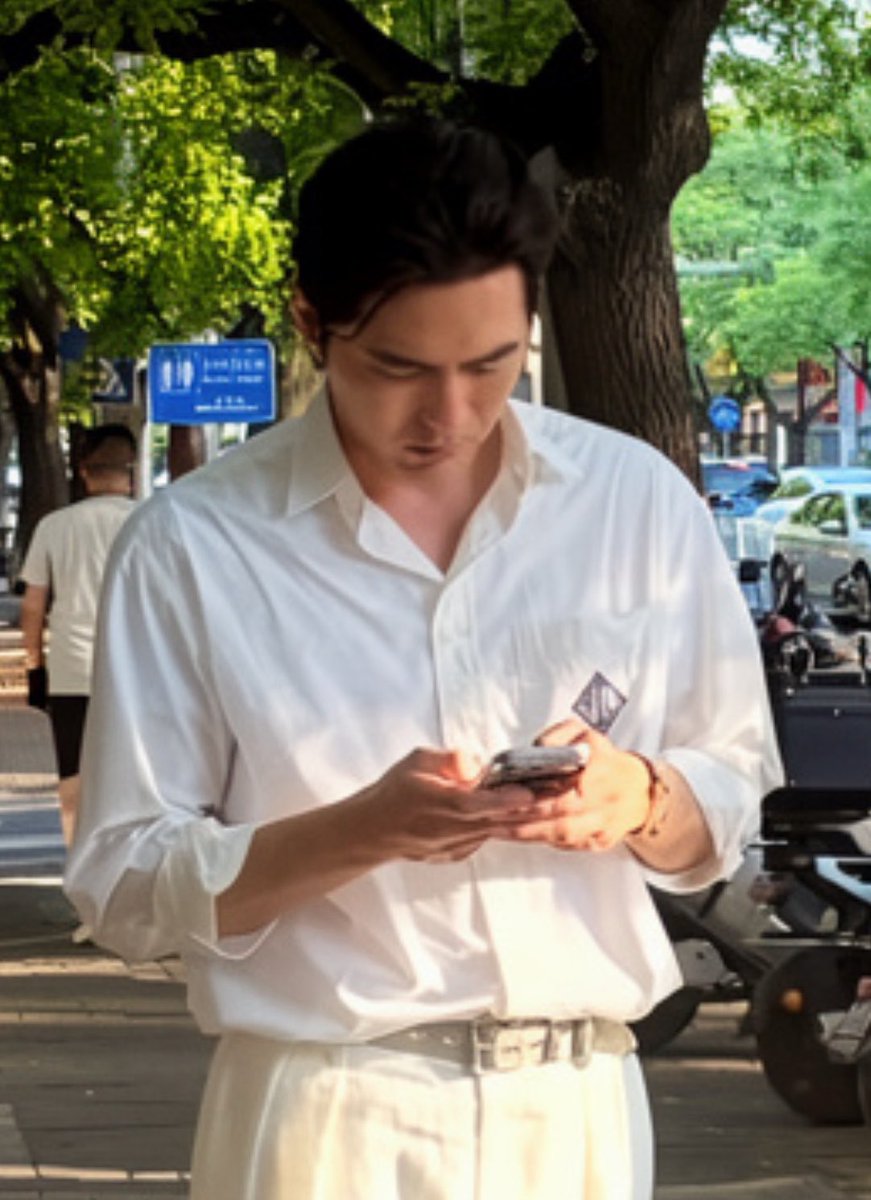 forjinuk0916's tweet photo. A quiet moment in Beijing. 💙🤍🐎
Ralph Lauren event days.
📸👉🏻@ very_hj on IG
#LeeJinWook #이진욱 #イジヌク #李阵郁 #อีจินอุค
#RalphLauren #Beijing #StreetStyle #QuietMoments #TimelessCharm https://t.co/rfYzS5Q2FL