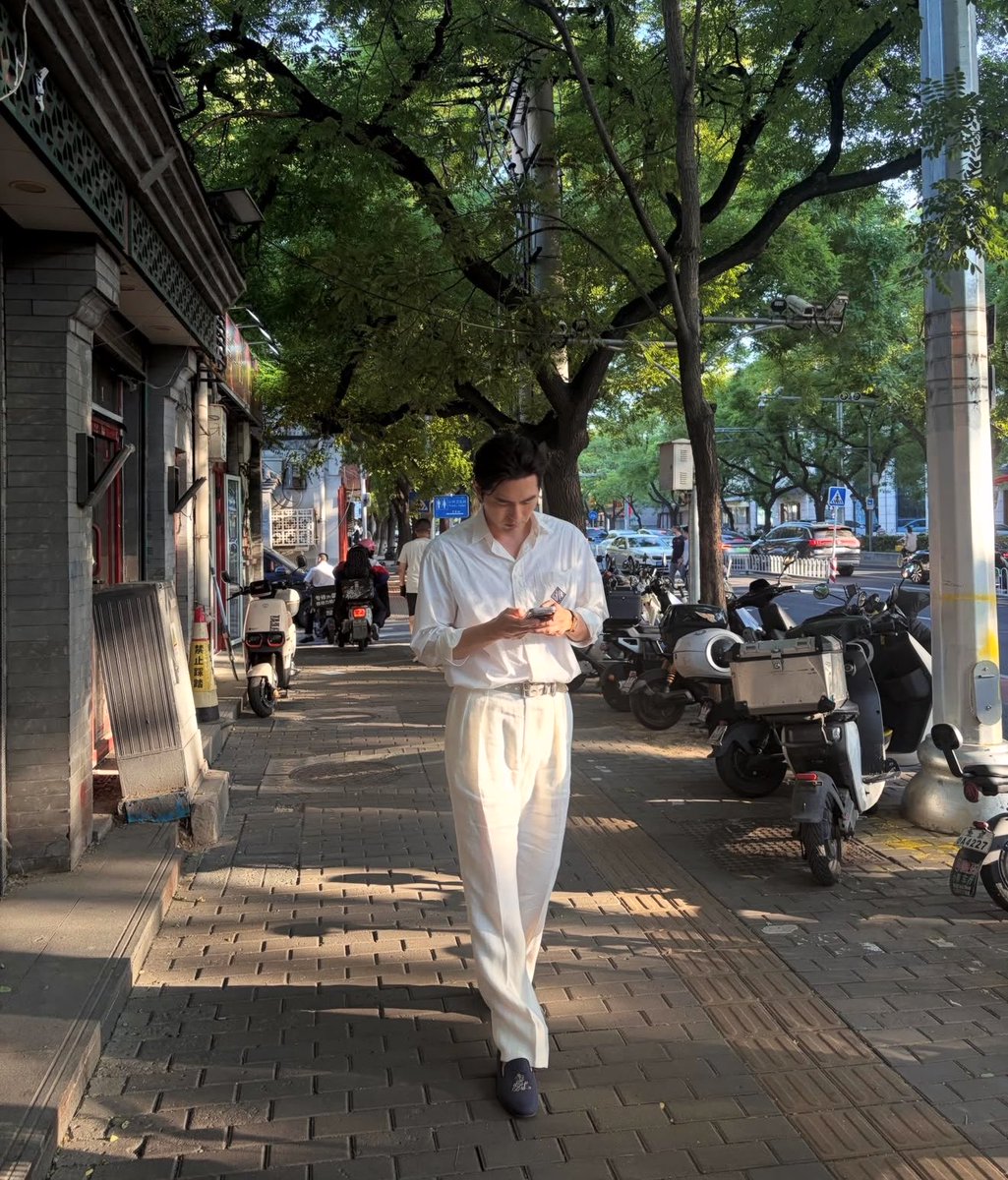 forjinuk0916's tweet photo. A quiet moment in Beijing. 💙🤍🐎
Ralph Lauren event days.
📸👉🏻@ very_hj on IG
#LeeJinWook #이진욱 #イジヌク #李阵郁 #อีจินอุค
#RalphLauren #Beijing #StreetStyle #QuietMoments #TimelessCharm https://t.co/rfYzS5Q2FL