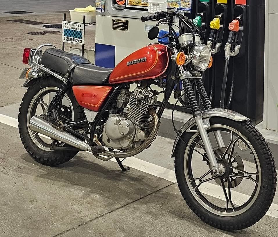 10countries's tweet photo. 昔のGN125Eの写真出てきたけどカッコいいじゃん。 https://t.co/hsPv7zEIEN