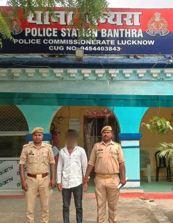 ncrpatrika's tweet photo. लखनऊ: नाबालिग से दुष्कर्म का आरोपी मामा गिरफ्तार
➡️पीड़िता की मां की तहरीर पर मामला दर्ज हुआ
➡️पुलिस ने त्वरित कार्रवाई करते हुए जांच शुरू की
➡️24 घंटे के भीतर आरोपी को गिरफ्तार किया गया
➡️बंथरा पुलिस ने नरायणपुर तिराहा से की गिरफ्तारी
#Lucknow #BanthraPolice #CrimeNews @lkopolice @Uppolice #ncrpatrika