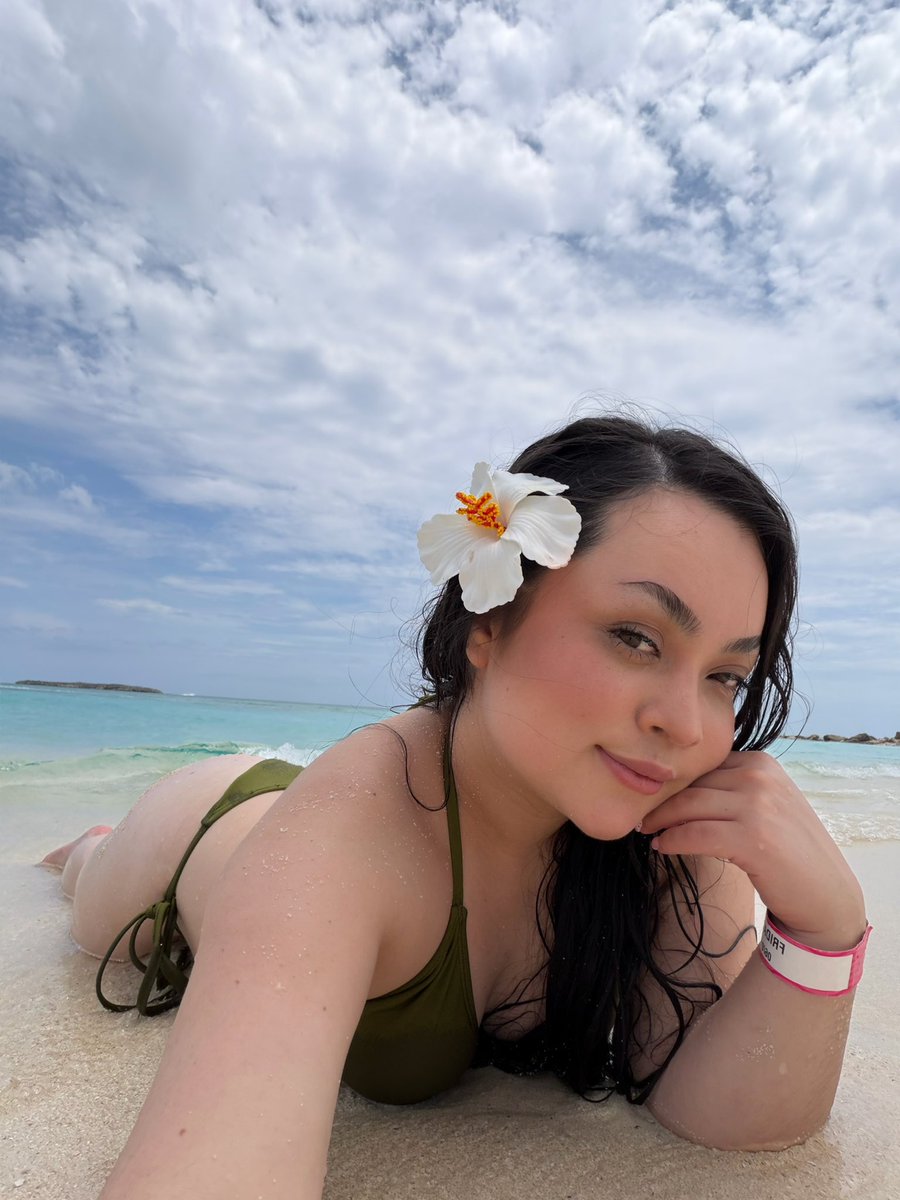 txrzaa's tweet photo. Bahamas 🌺🌴🩵🌊 https://t.co/Vn2Cbdg7Js