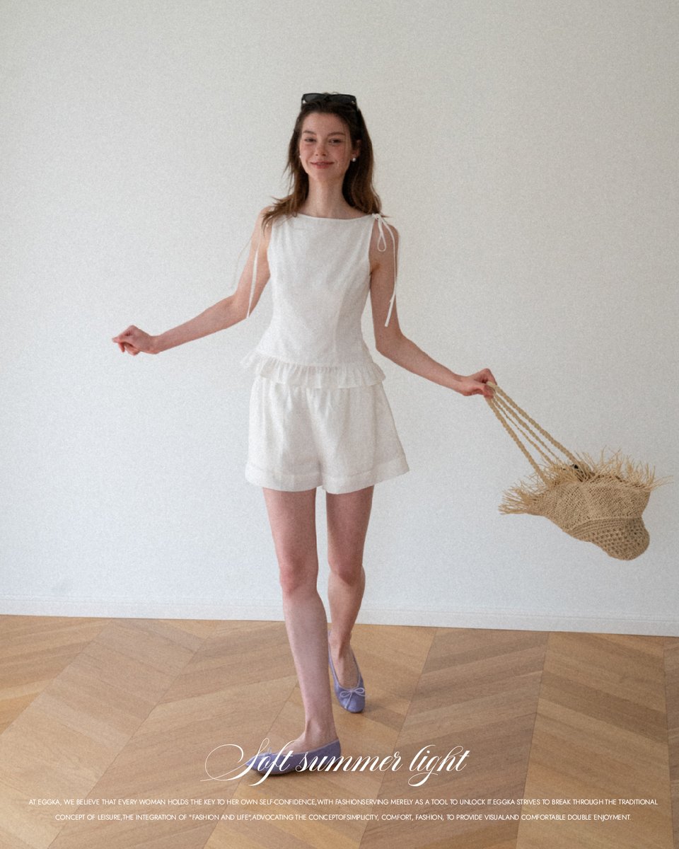 EGGKA_official's tweet photo. Pure white tones paired with crisp lines, the combination of waist-cinched top and tailored shorts infuses summer with elegant freshness.  #EGGKA #eggkastyle#summeroutfit#summerfashion#summerstyle#summervibe https://t.co/HWNhtF21yD