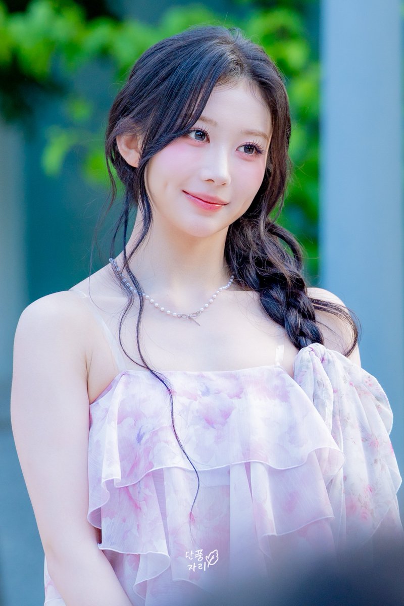 kaede_acernus's tweet photo. 260606 HQ
🎶 우리 동네에 가요, 편한 미소를 지어 주세요
노란 꽃잎처럼 내 맘에 사뿐히 내려앉도록 🎶

🎤 우효, 「민들레」

#트리플에스 #카에데 #tripleS #Kaede 
#단풍자리 https://t.co/CFI2amicxy